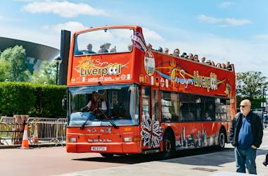 Tour por la ciudad y los Beatles con boleto para el autobús turístico